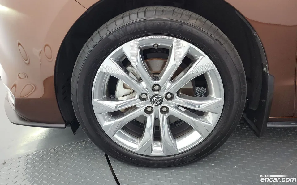 Toyota Sienna 2.5 2WD 2022 — thumbnail 2