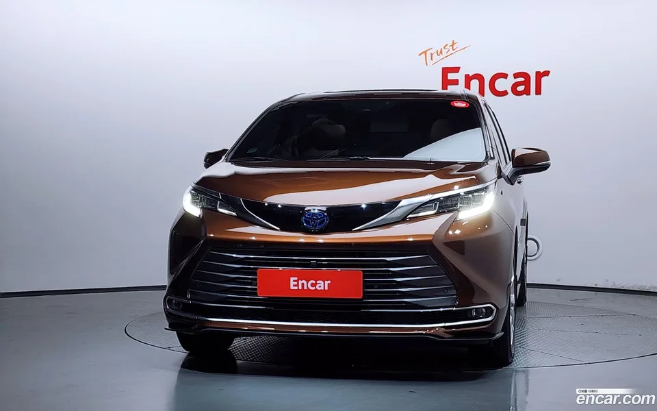 Toyota Sienna 2.5 2WD 2022 — thumbnail 3