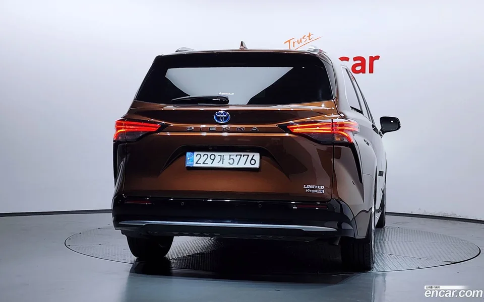 Toyota Sienna 2.5 2WD 2022 — thumbnail 4