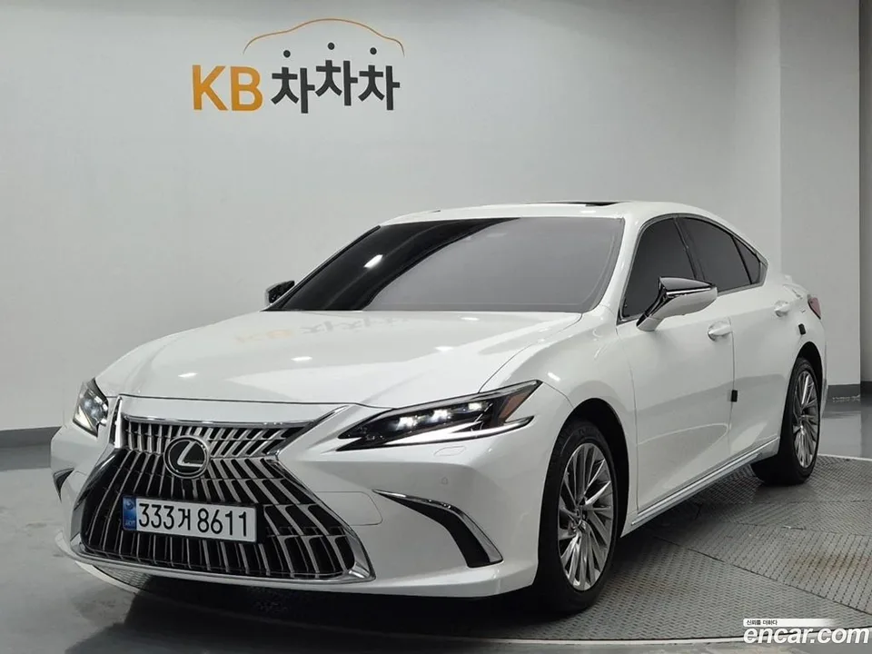 Lexus ES 300h 2026 — фото 1, купить с доставкой в Москву