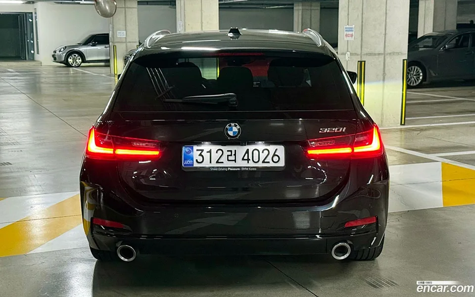 BMW 3 Series 320i 2025 — thumbnail 4