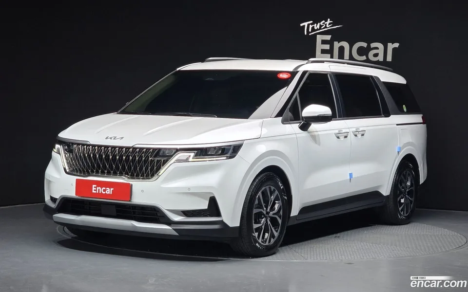 Kia Carnival 9 2023 — photo 1, buy with delivery to Moscow