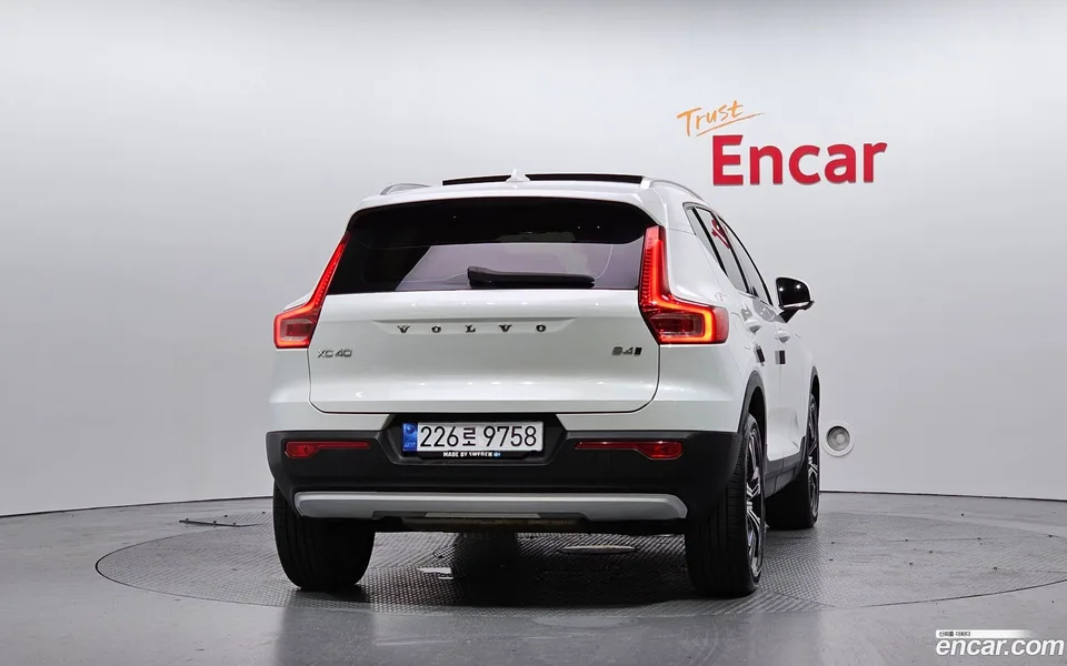 Volvo XC40 B4 2022 — thumbnail 4