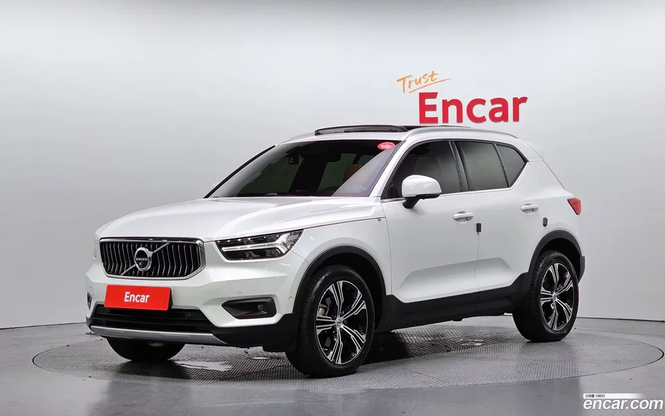 Volvo XC40 B4 2022 — photo 1, buy with delivery to Moscow