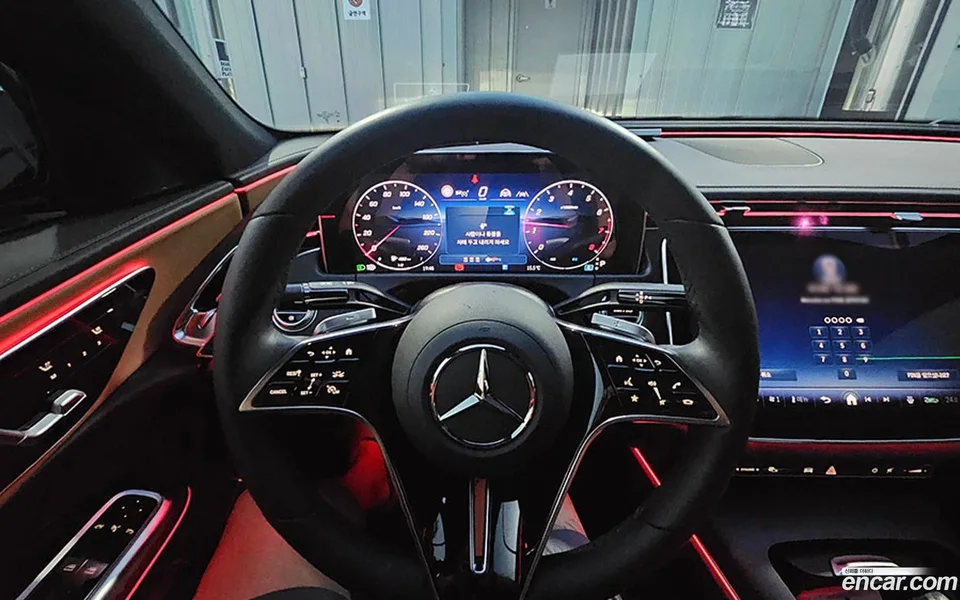 Mercedes-Benz E-Class E200 2025 — thumbnail 2