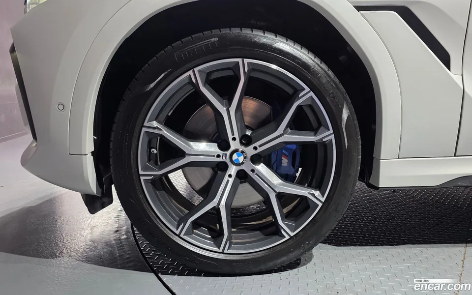 BMW X6 xDrive40i M 2022 — thumbnail 2