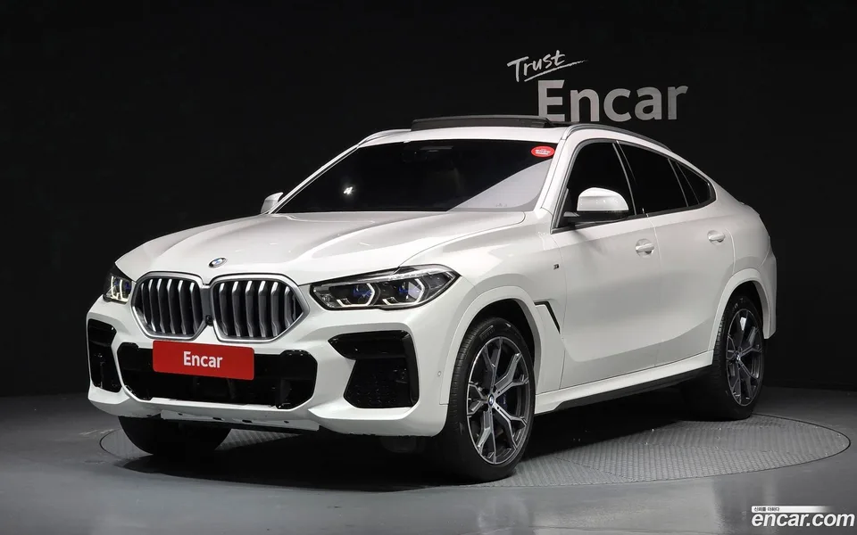 BMW X6 xDrive40i M 2022 — photo 1, buy with delivery to Moscow
