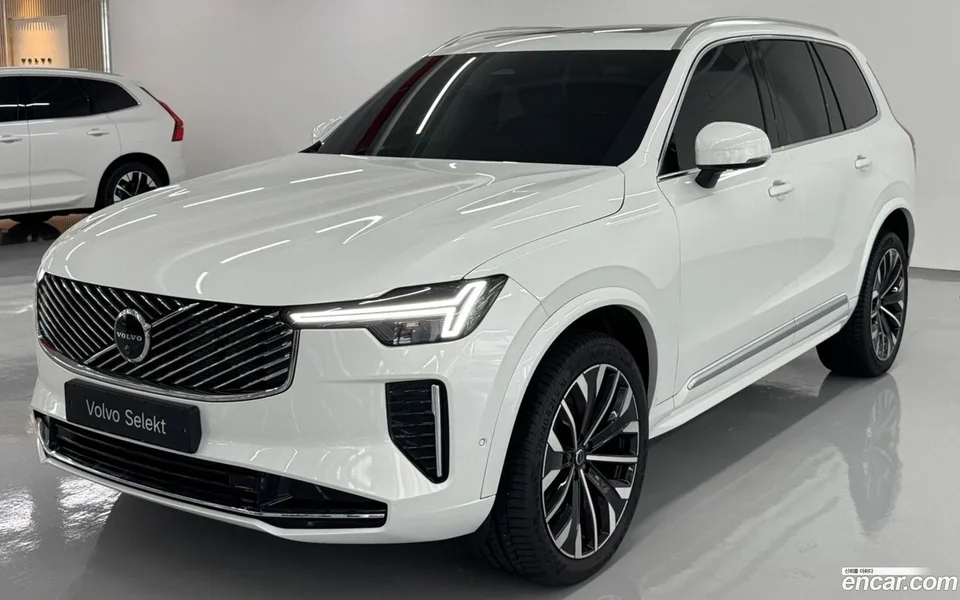 Volvo XC90 B6 2025 — photo 1, buy with delivery to Moscow