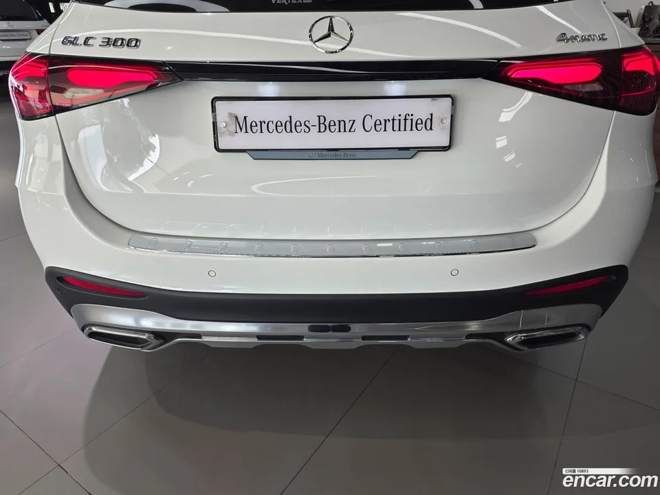 Mercedes-Benz GLC-Class GLC300 4MATIC AMG Line 2023 — thumbnail 4