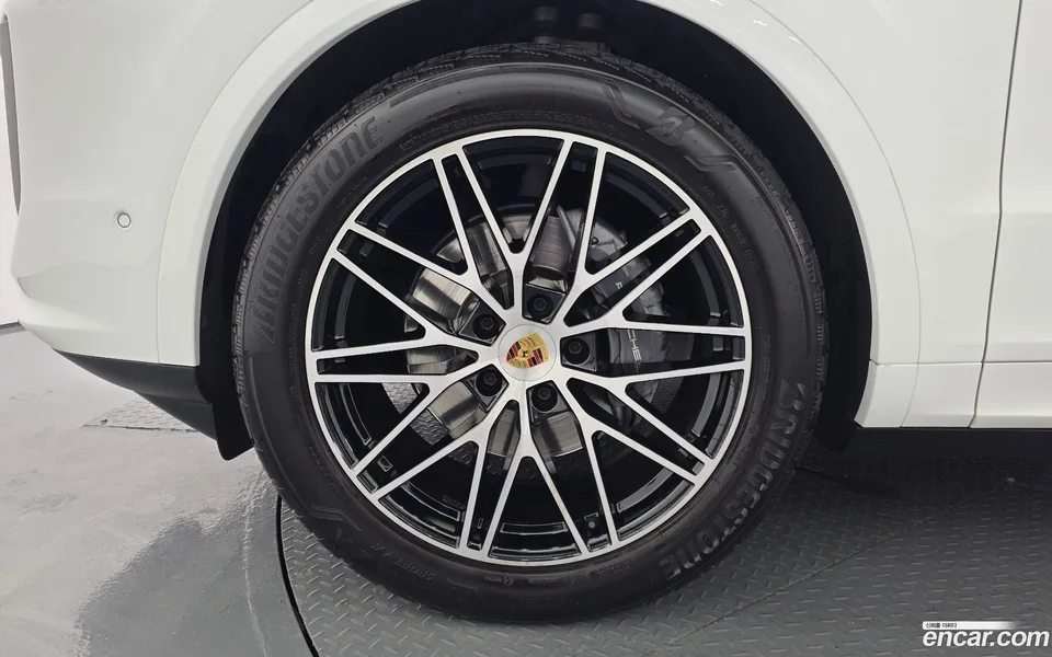 Porsche Cayenne 3.0 2024 — миниатюра 2
