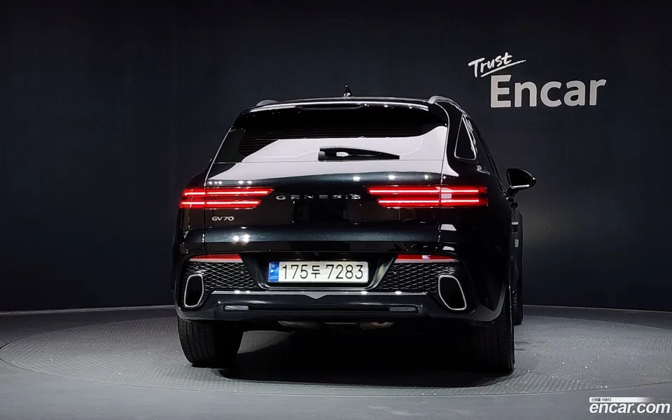 Genesis GV70 2.5T 2WD 2023 — thumbnail 4