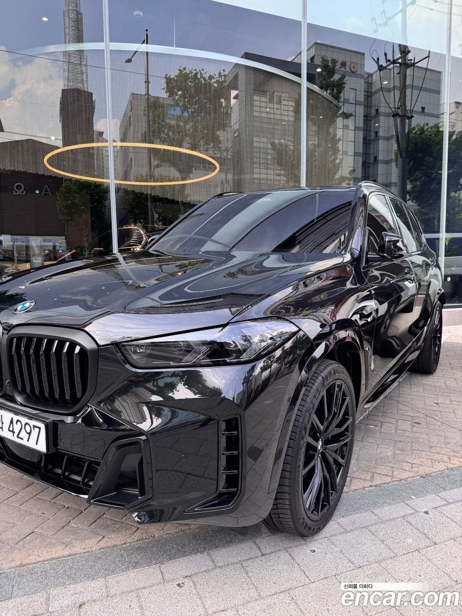 BMW X5 xDrive 40i M 2026 — фото 1, купить с доставкой в Москву