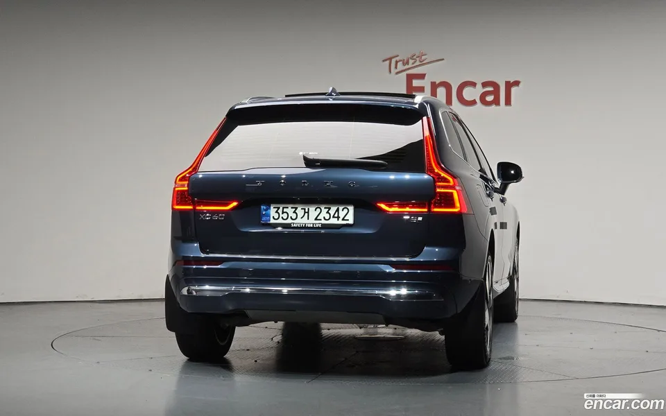 Volvo XC60 T8 2024 — миниатюра 4
