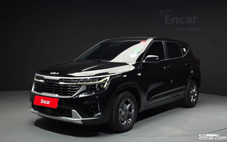 Kia Seltos 1.6 2WD 2023 — фото 1, купить с доставкой в Москву