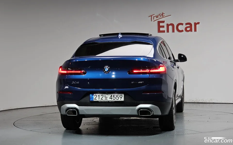 BMW X4 xDrive20i xLine 2023 — thumbnail 4