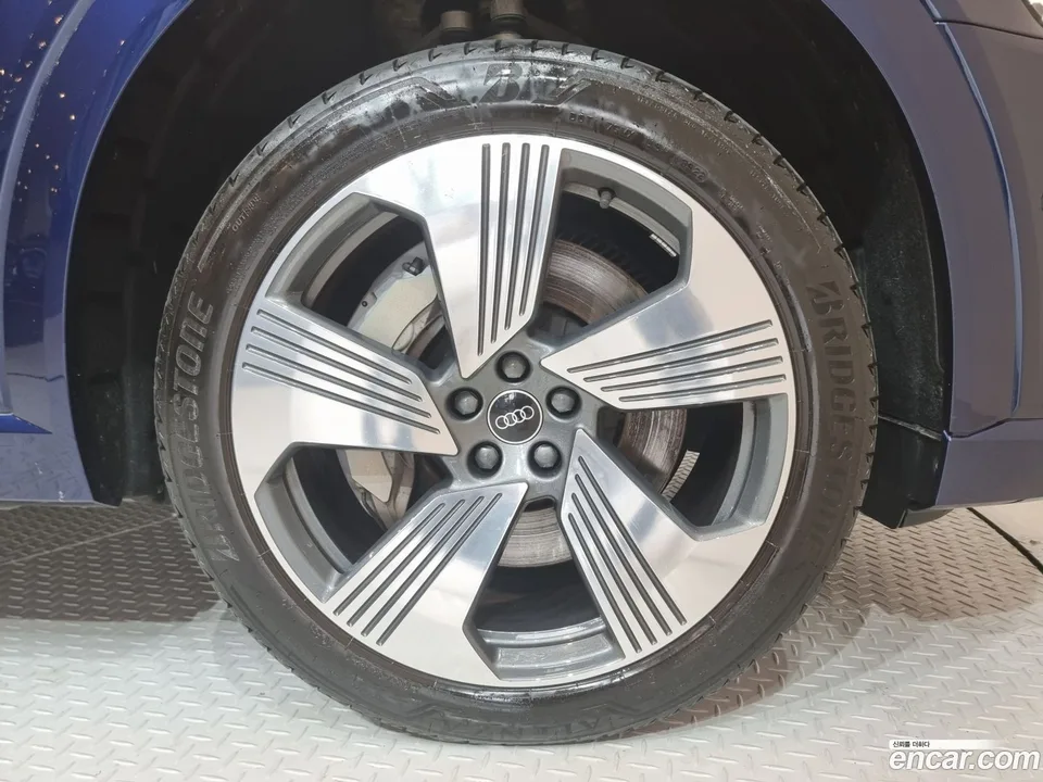 Audi e-tron 55 2023 — миниатюра 5