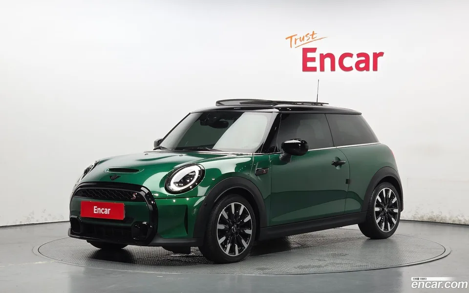 MINI Cooper S 2023 — photo 1, buy with delivery to Moscow