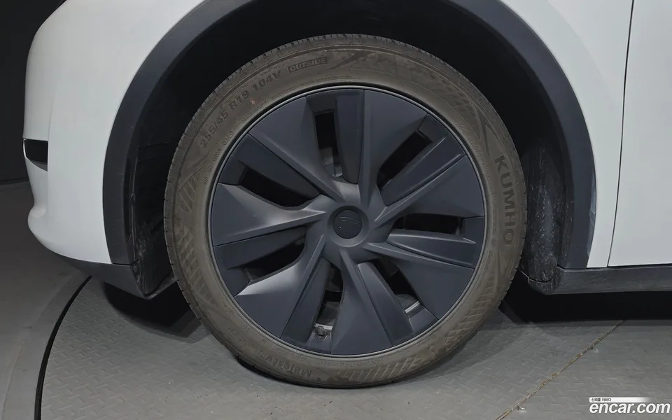 Tesla Model Y RWD 2024 — thumbnail 2