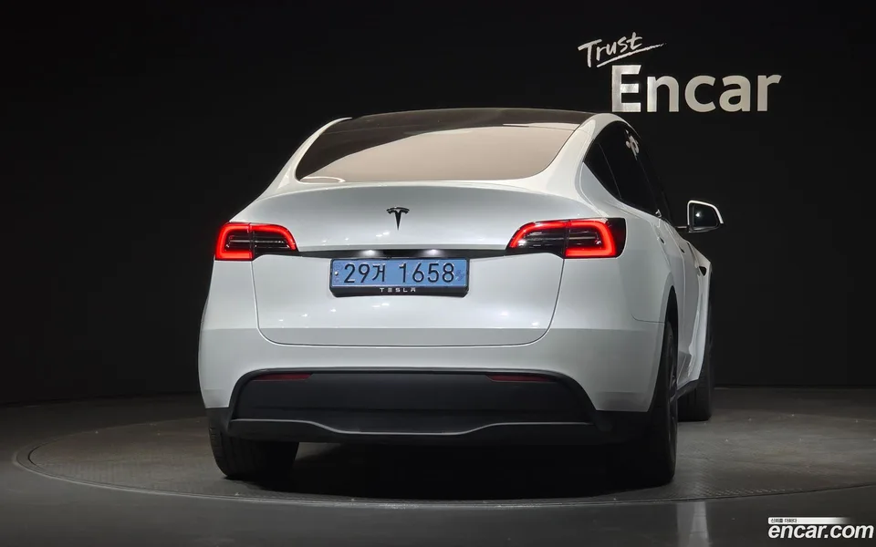 Tesla Model Y RWD 2024 — thumbnail 4