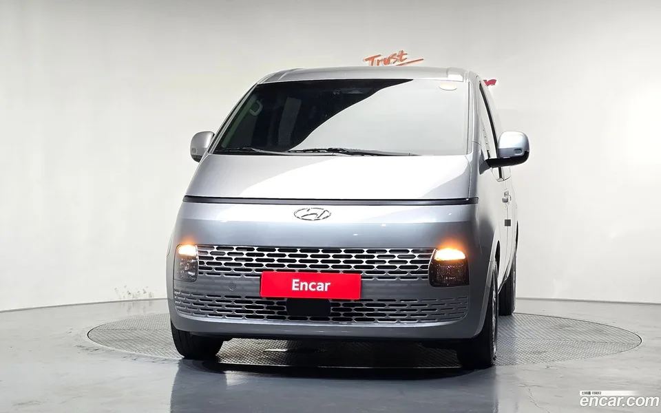 Hyundai Staria 5 2023 — thumbnail 3