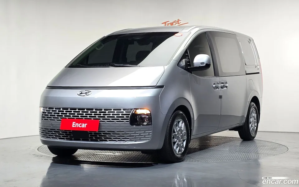 Hyundai Staria 5 2023 — photo 1, buy with delivery to Moscow