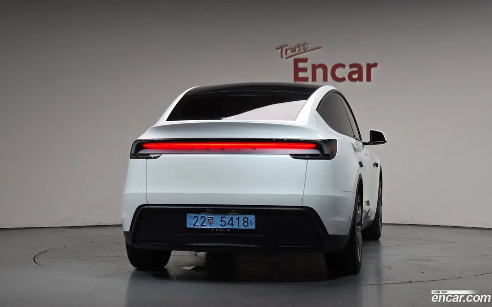 Tesla Model Y RWD 2025 — thumbnail 4