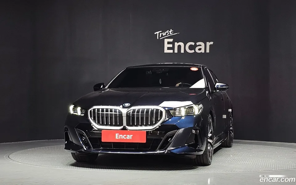 BMW 5 Series 530e M 2025 — thumbnail 3