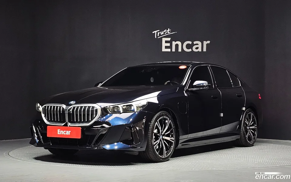 BMW 5 Series 530e M 2025 — photo 1, buy with delivery to Moscow