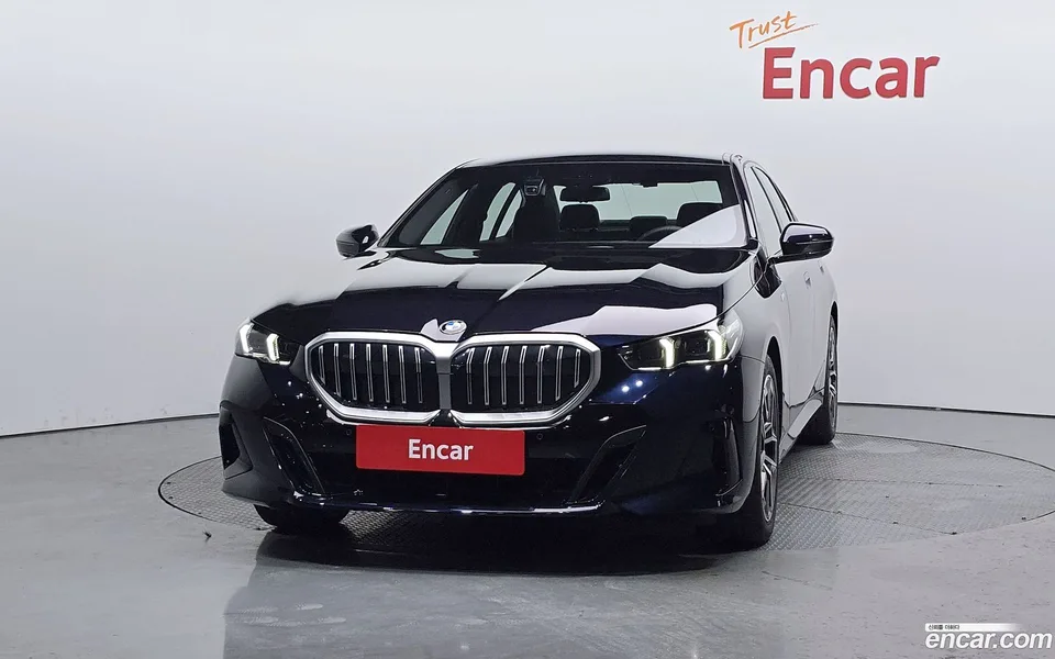 BMW 5 Series 520i M 2025 — thumbnail 3