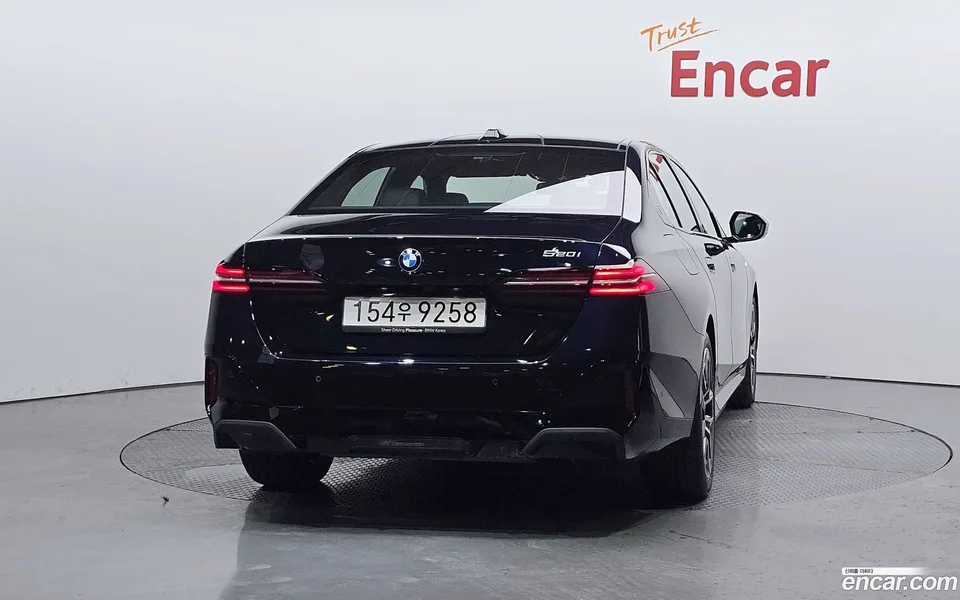 BMW 5 Series 520i M 2025 — thumbnail 4
