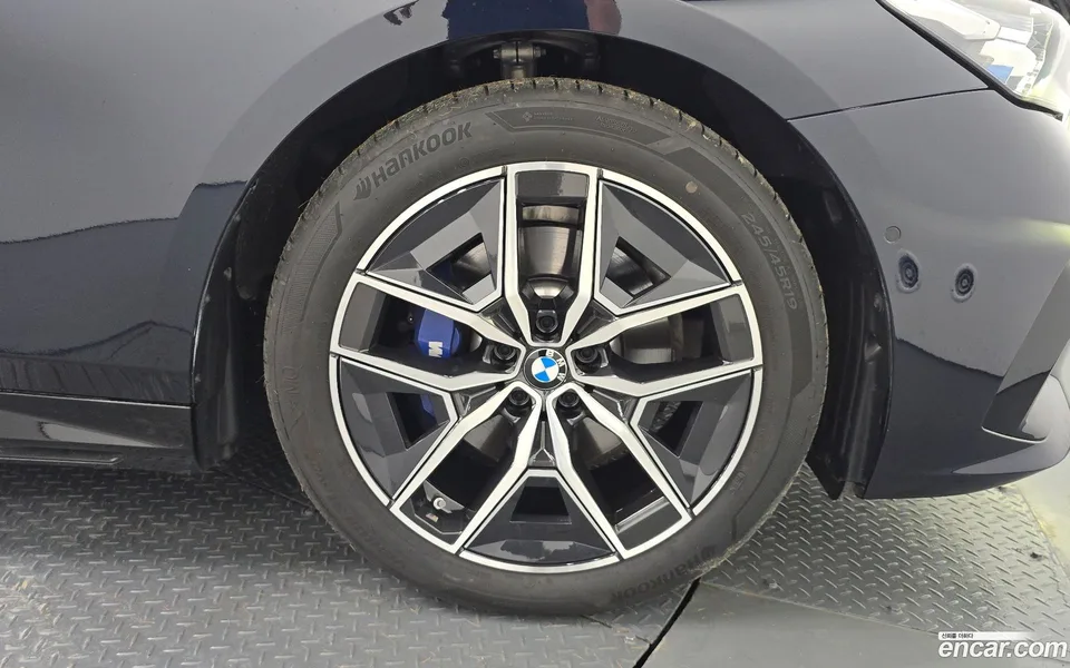 BMW 5 Series 520i M 2025 — thumbnail 5