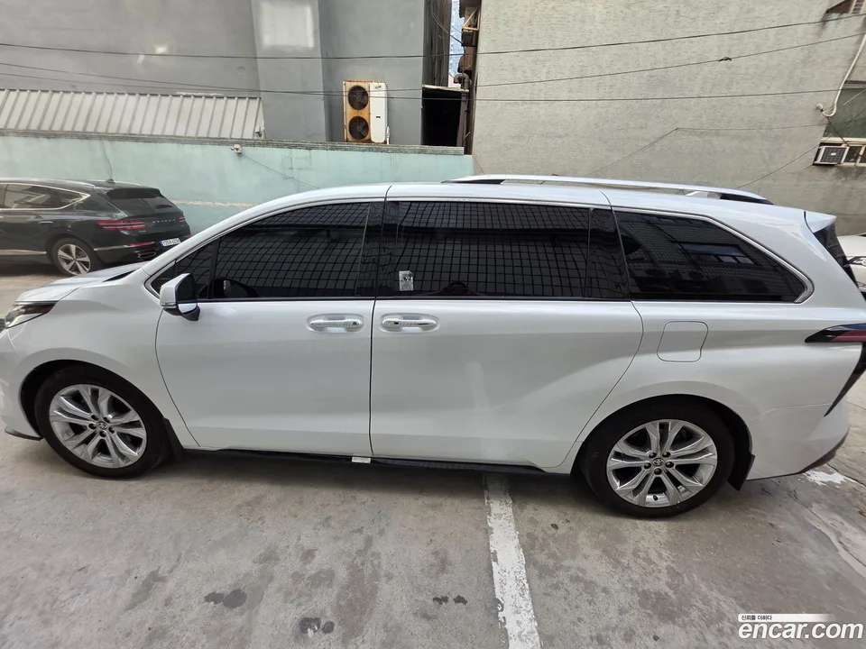 Toyota Sienna 2.5 2WD 2022 — thumbnail 4