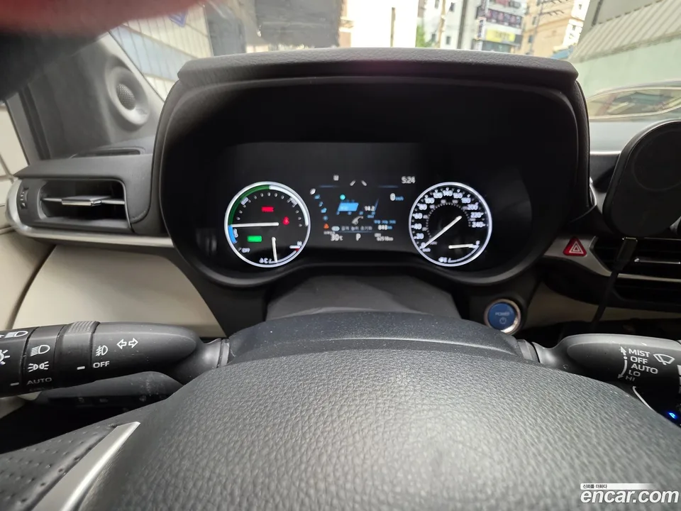 Toyota Sienna 2.5 2WD 2022 — photo 1, buy with delivery to Moscow