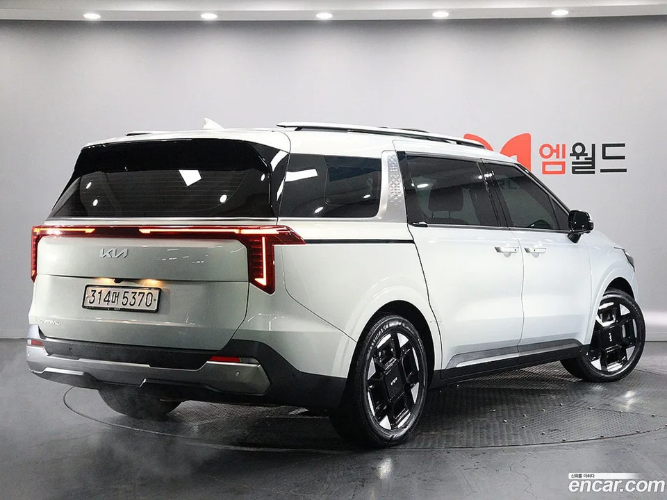 Kia Carnival 9 2024 — thumbnail 3