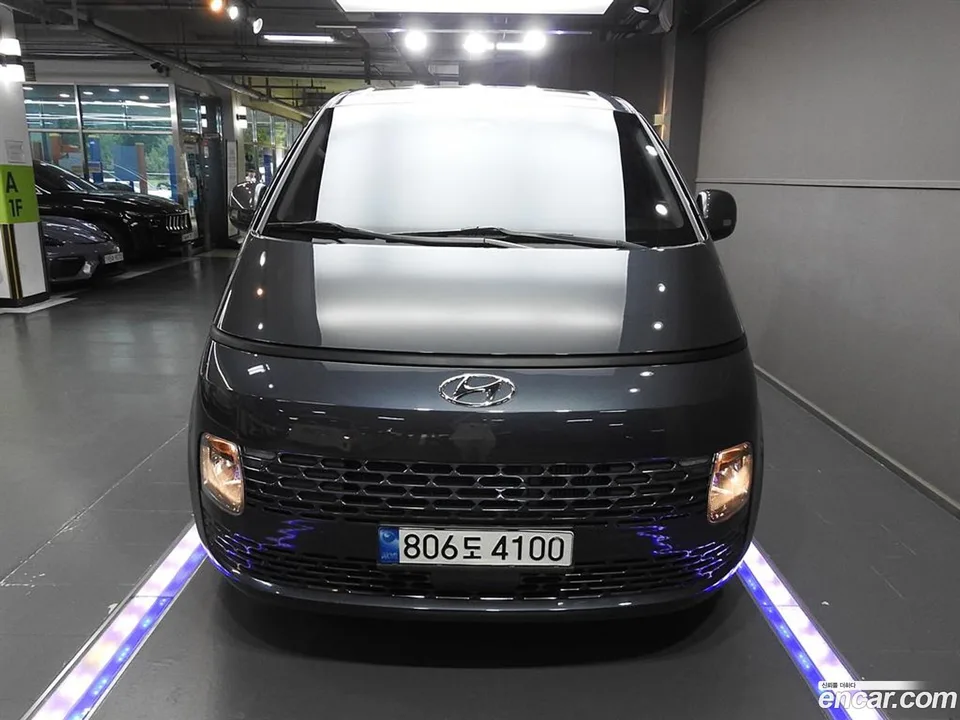 Hyundai Staria 3 2022 — photo 1, buy with delivery to Moscow