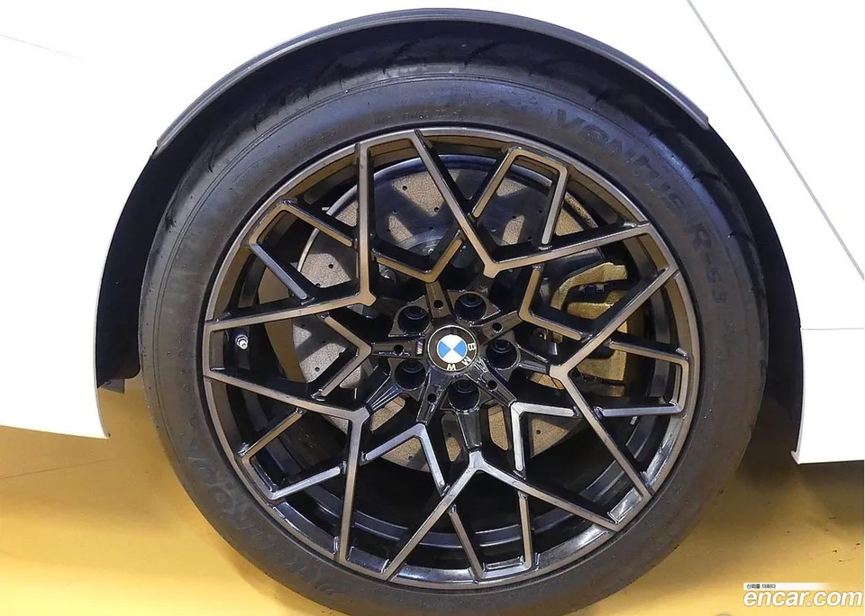 BMW M8 M8 2025 — миниатюра 2