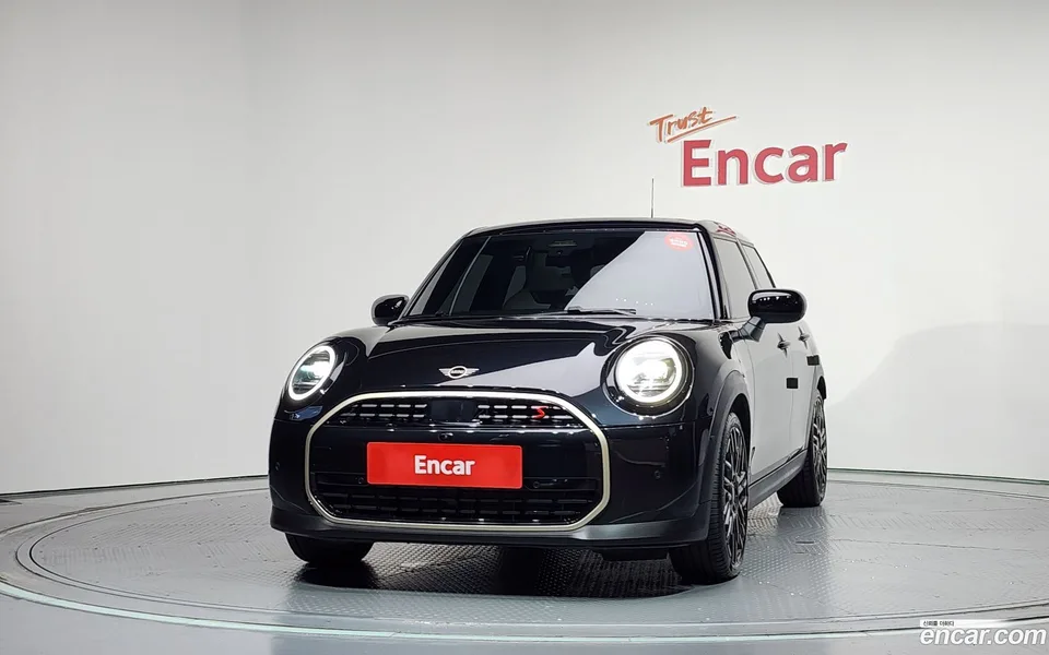 MINI Cooper S 5 2025 — thumbnail 3