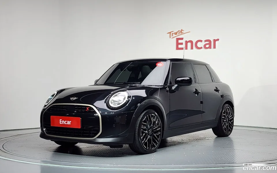 MINI Cooper S 5 2025 — photo 1, buy with delivery to Moscow