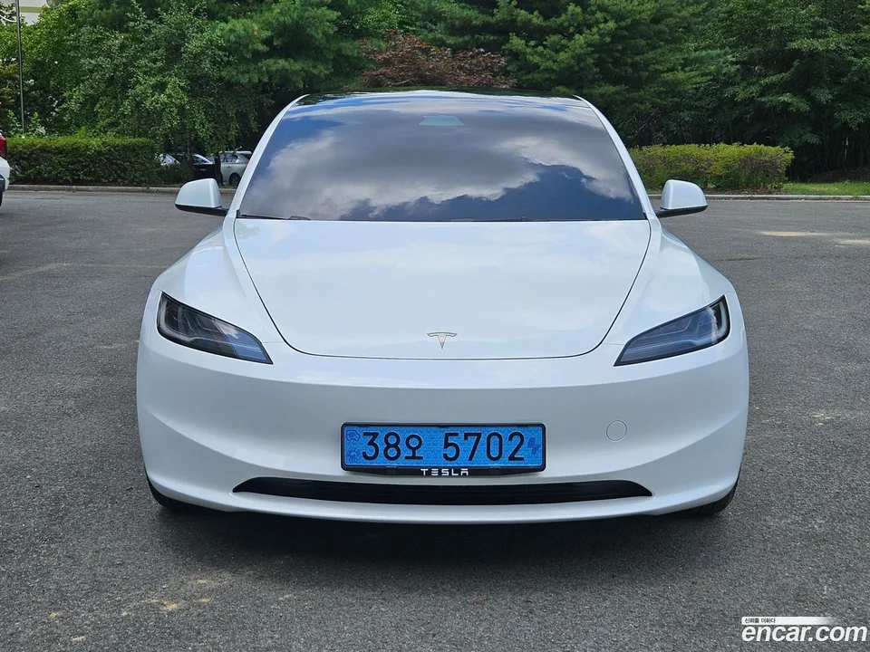 Tesla Model 3 RWD 2025 — photo 1, buy with delivery to Moscow