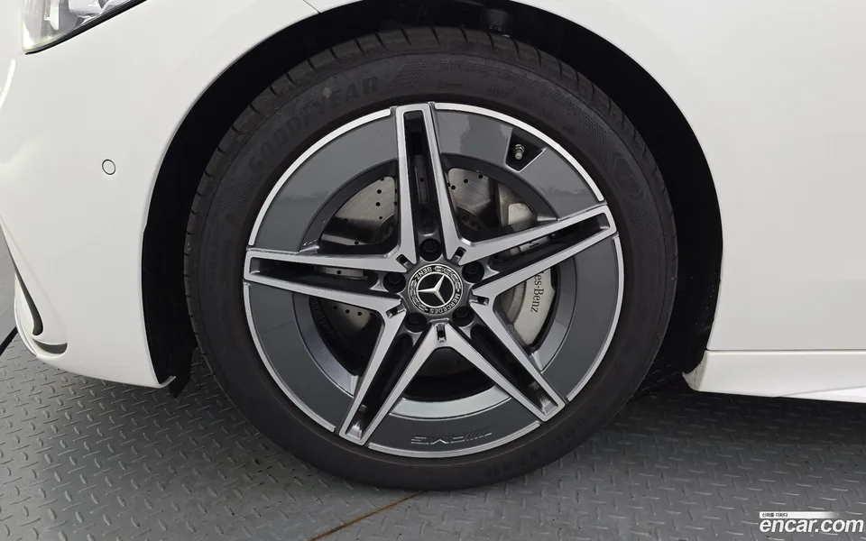 Mercedes-Benz C-Class C200 AMG Line 2025 — thumbnail 2