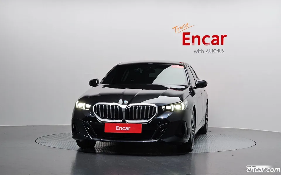BMW 5 Series 520i M 2025 — thumbnail 3