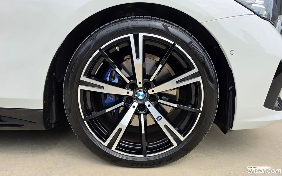 BMW 5 Series 530i xDrive M 2024 — thumbnail 5