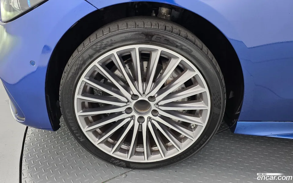 Mercedes-Benz C-Class C300 AMG Line 2022 — thumbnail 2