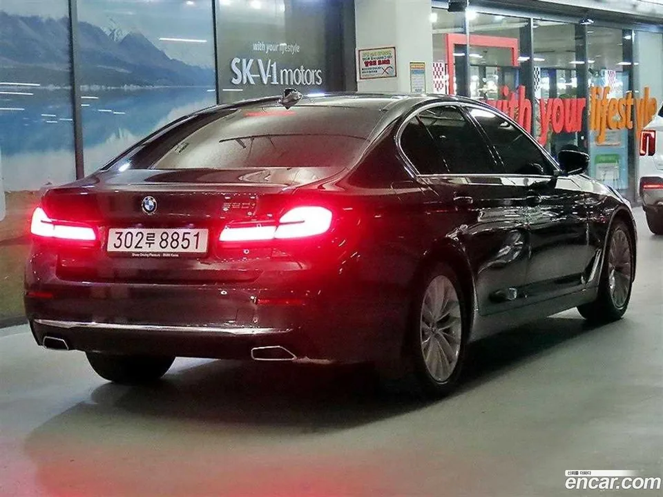 BMW 5 Series 520i 2023 — thumbnail 4