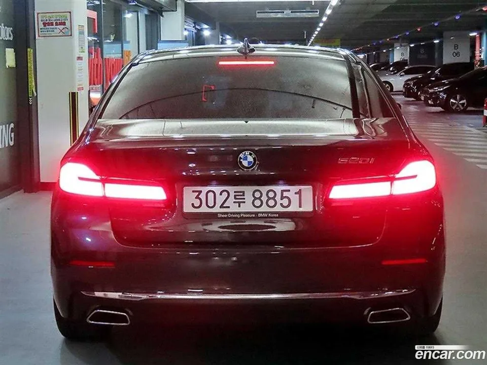 BMW 5 Series 520i 2023 — thumbnail 5
