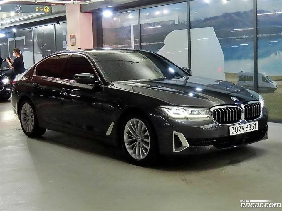 BMW 5 Series 520i 2023 — photo 1, buy with delivery to Moscow