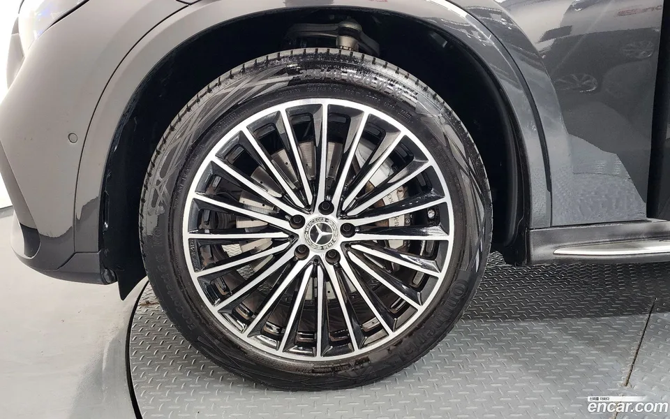 Mercedes-Benz GLC-Class GLC300 4MATIC 2025 — thumbnail 2