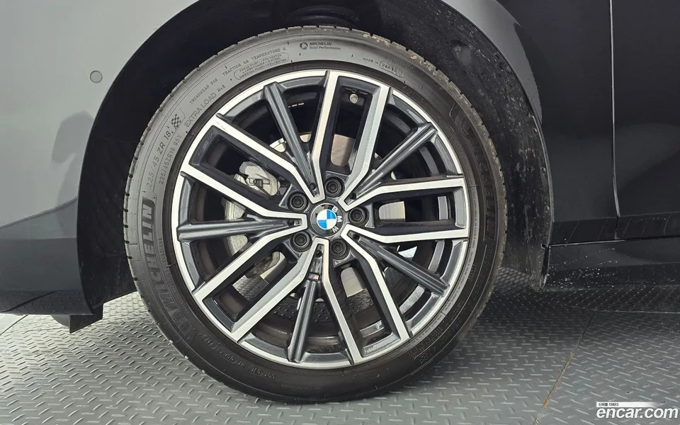 BMW 2 Series Active Tourer 220i M 2026 — миниатюра 2