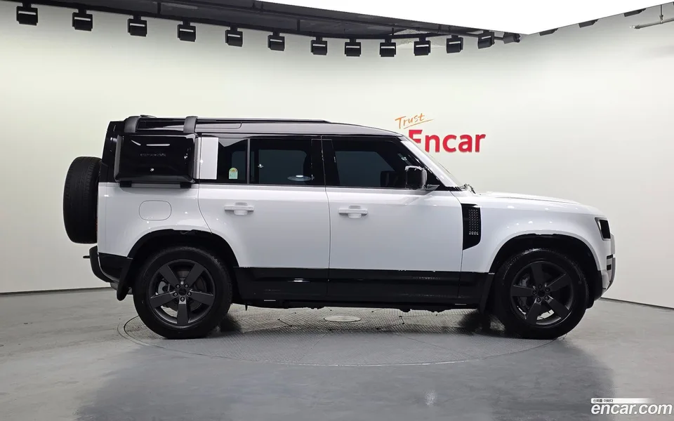 Land Rover Defender 110 D300 X- HSE 2026 — thumbnail 5