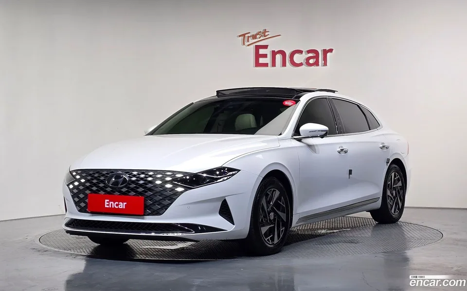 Hyundai Grandeur IG Hybrid 2022 — photo 1, buy with delivery to Moscow